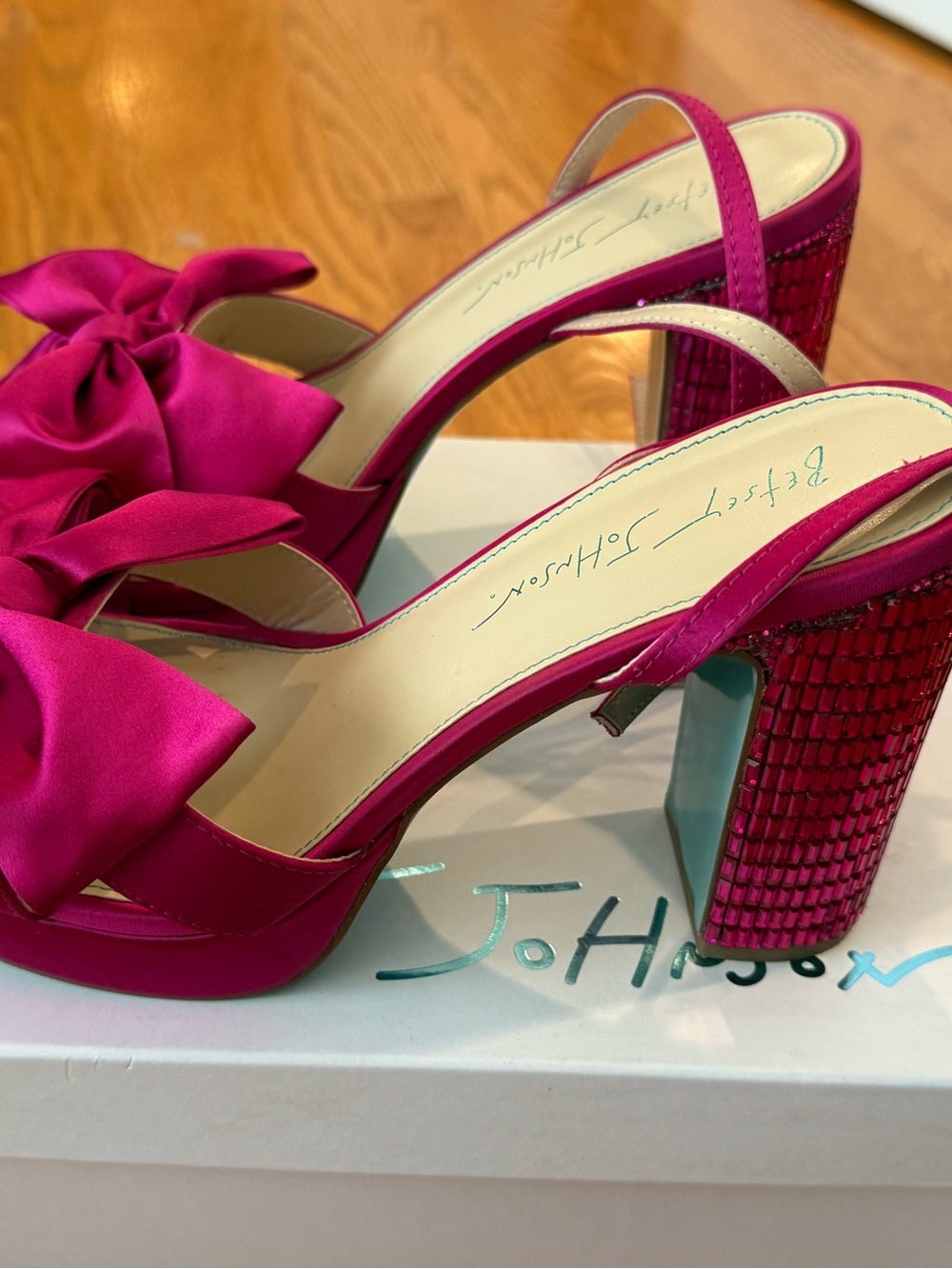 Betsey Johnson Hot Pink Satin Bow Slingback Heels - Picture 2 of 5
